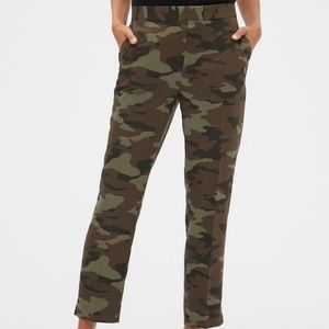 Banana Republic Hayden Camo women’s pant 10- New
